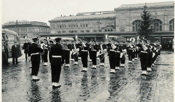 défilé à Strasbourg décembre 1966