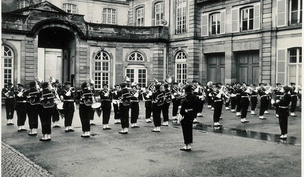 défilé à Strasbourg décembre 1966